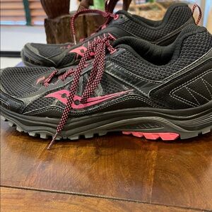 Saucony Women's Black and Pink Athletic Shoes